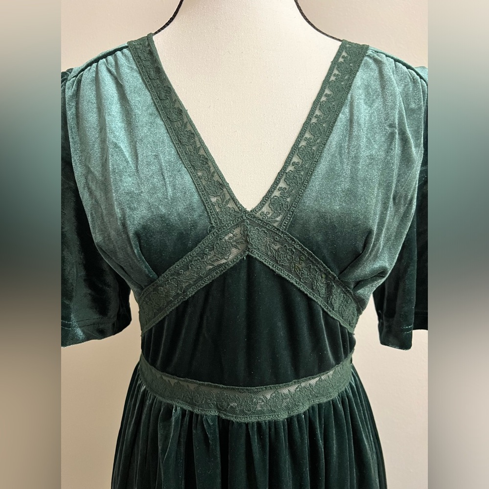 Green Velvet V Neck Lace Midi Dress - Picture 8 of 11